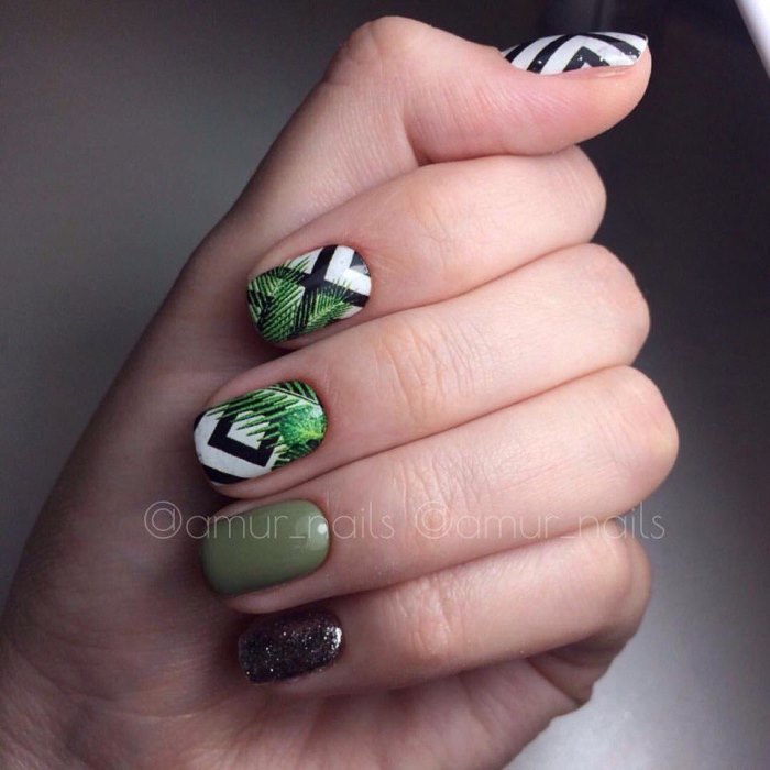 Модные рисунки на коротких ногтях в стиле ботаника