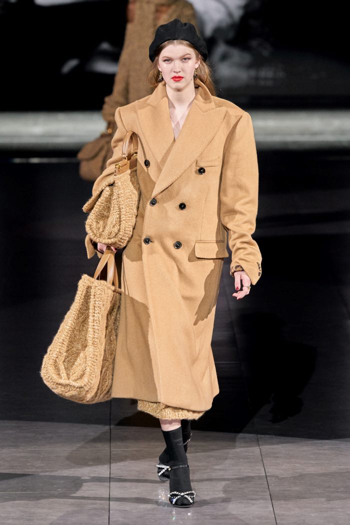 Тренд № 3 - пальто-пиджак в мужском стиле из коллекции осень-зима 2020-2021 Dolce & Gabbana
