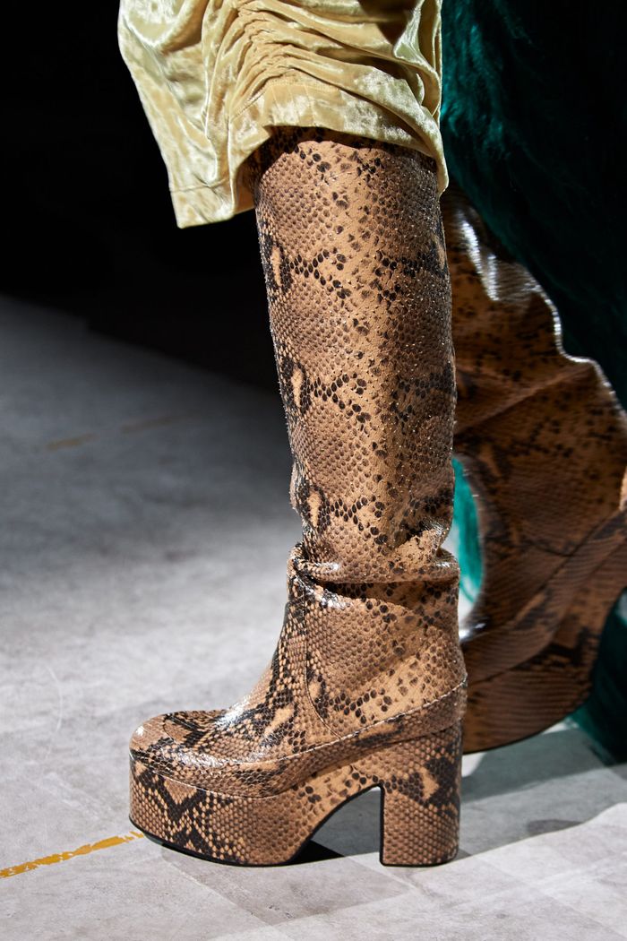 Модная женская обувь сезона осень-зима 2020-2021 - сапоги из коллекции Dries Van Noten