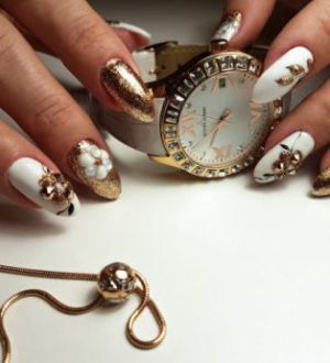 Маникюр с блестками: как сделать? (фото пошагово)