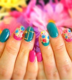 Популярные цвета и принты летнего маникюра