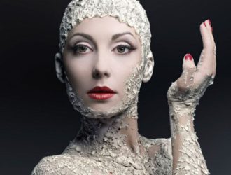 Маска из белой глины для лица