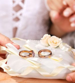 Свадебная подушечка для обручальных колец — кружевное облачко несущее счастье