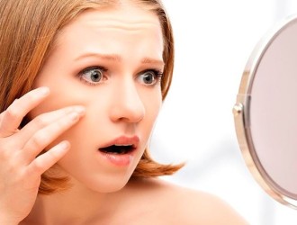 Маленькие красные точки на коже: причины и лечение