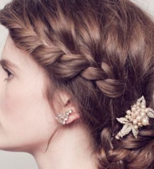 Прически с косами: новинки в плетении косичек
