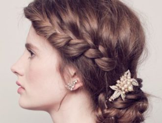 Прически с косами: новинки в плетении косичек