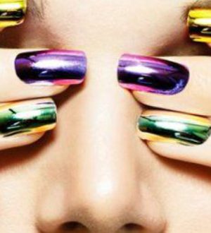 Дизайн ногтей. Тренд на зеркальный пигмент