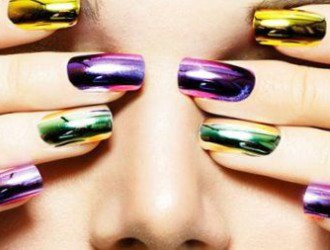 Дизайн ногтей. Тренд на зеркальный пигмент