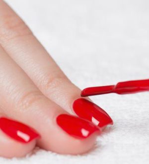 Красный маникюр с дизайном: 150 свежих фото