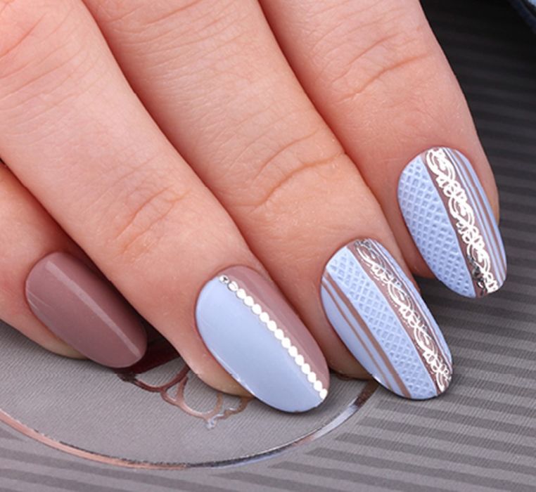 текстурированный голубой дизайн ногтей