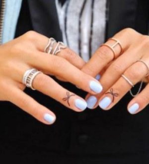 Голубой маникюр: 100 фото с дизайном голубых ногтей