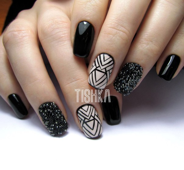 Ультрамодный черный дизайн ногтей