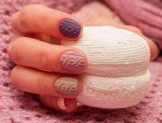 Красивый вязаный маникюр на зиму