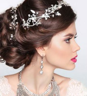 Свадебные прически на длинные волосы: новинки 2019
