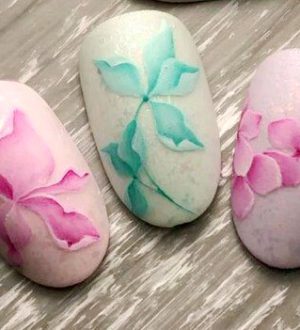 Летний маникюр 2020 года: 13 модных тенденций и новинок