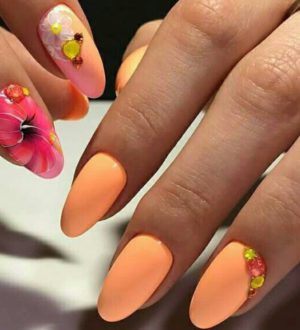 30 новинок персикового маникюра гель-лаком