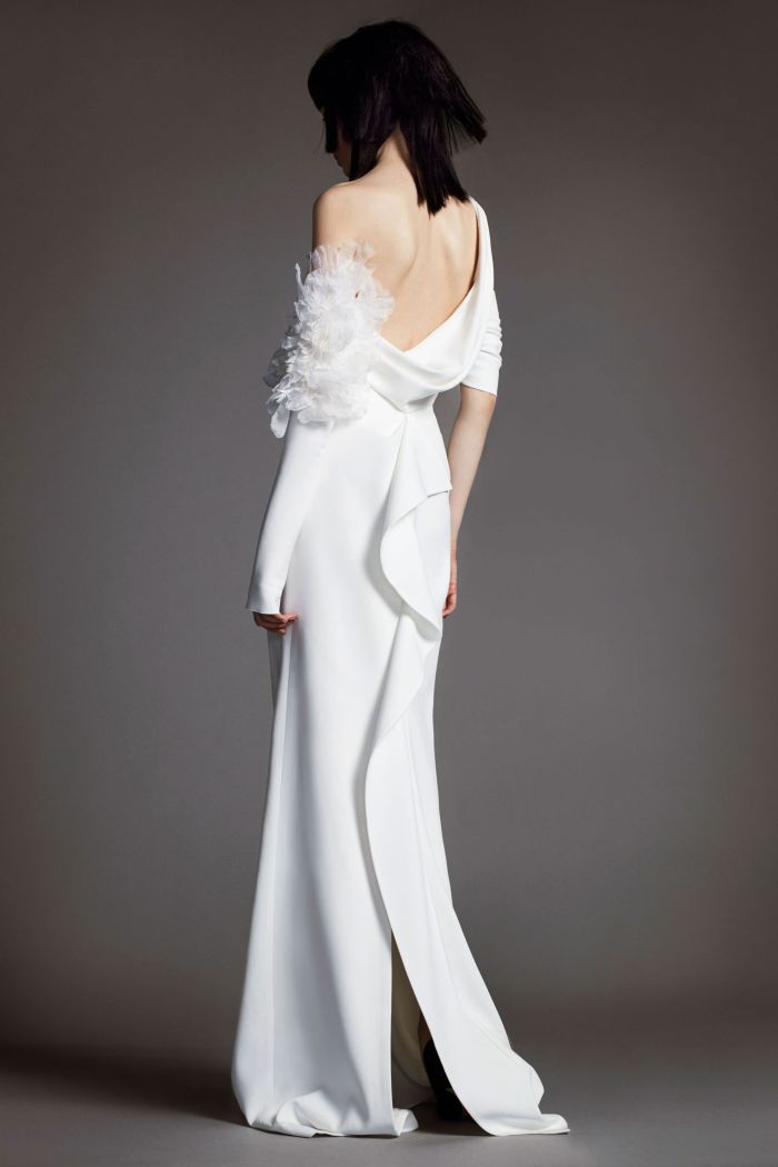Стильные белые платья с рукавами от Vera Wang