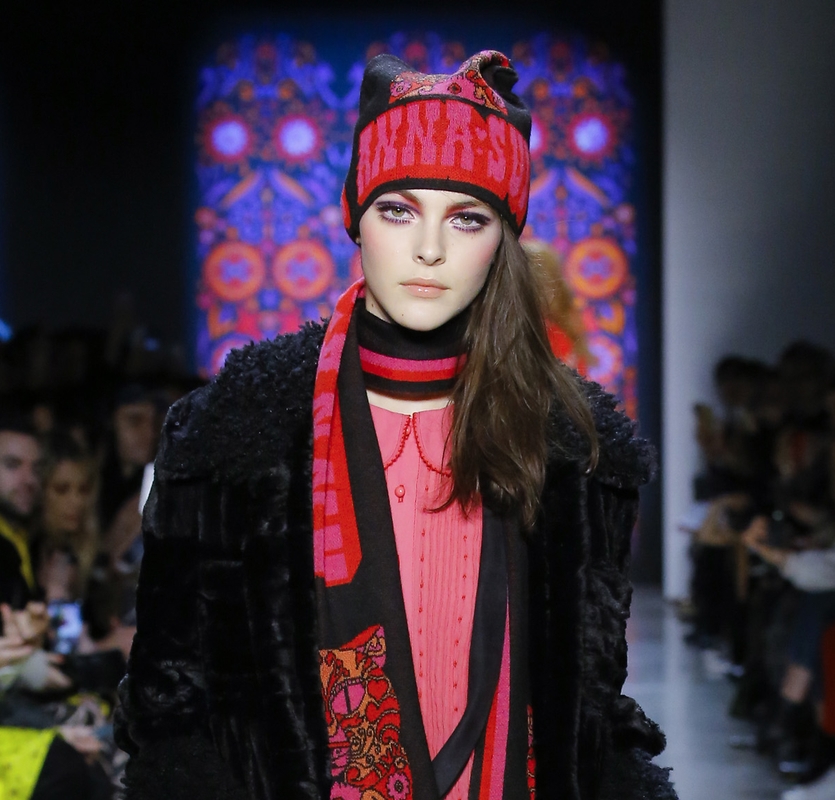 Модные шапки 2019 года. Anna Sui