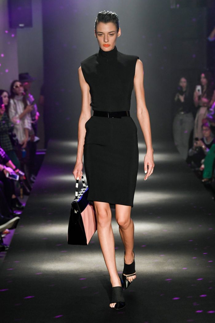 Модное черное платье Guy Laroche