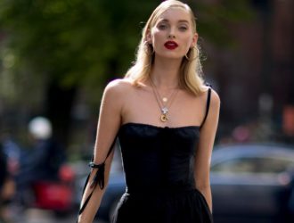 Модные черные платья 2020 — новинки из последних коллекций