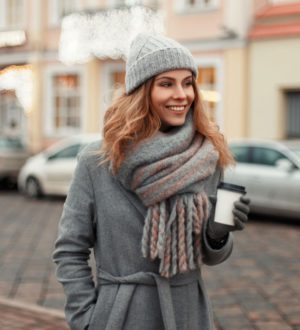 Как носить шарф и платок с пальто в 2020 году