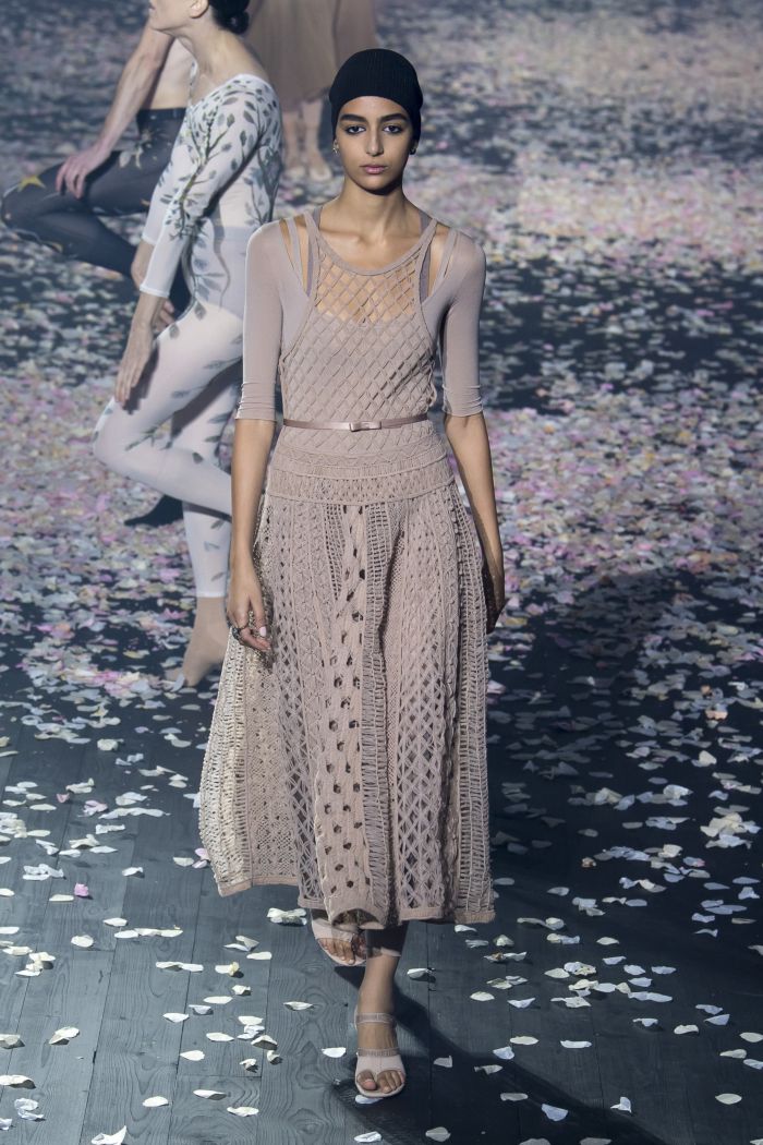 Модное бежевое платье-сетка Christian Dior