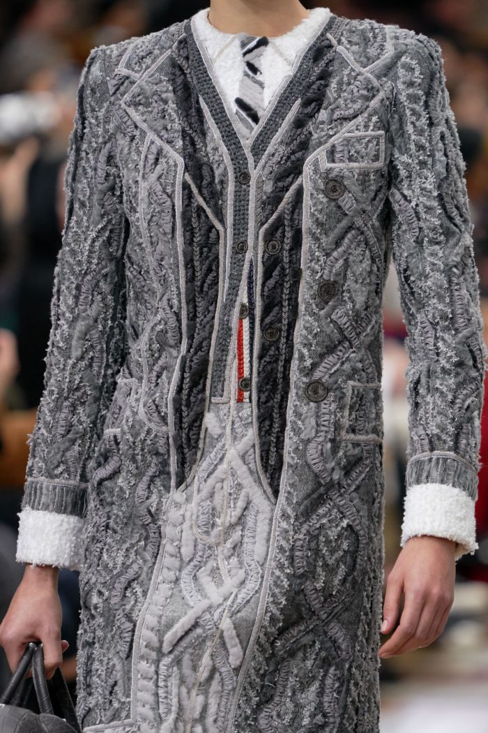 Модное серое платье Thom Browne