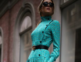 Бирюзовое платье: тенденции 2020, новинки, модные образы