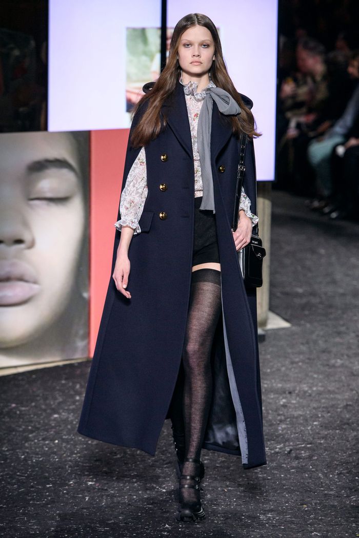 Модное пальто кейп осень-зима 2019-2020 из коллекции Miu Miu