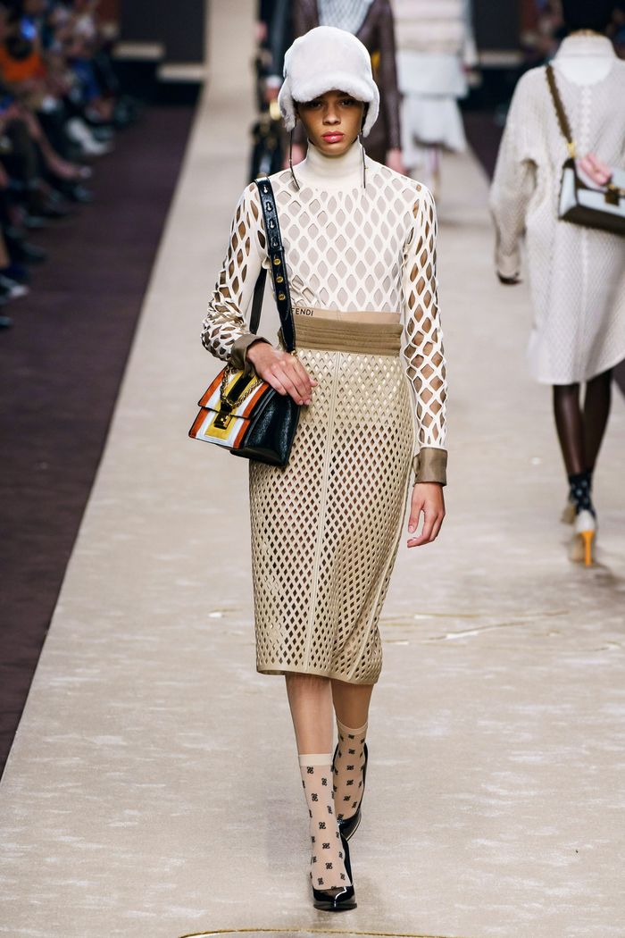 Модная кожаная юбка осень-зима 2019-2020 Fendi