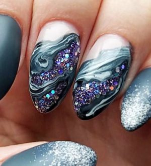 Маникюр с камнями: лунный, жидкий, стразы, текстуры