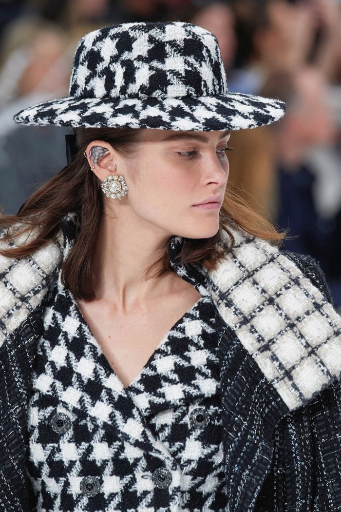 Модный аксессуар осень-зима 2019-2020 из коллекции Chanel