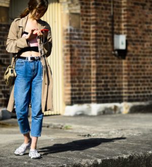 С чем носить джинсы мом — модные образы