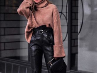 С чем носить кожаные брюки — модные образы с фото
