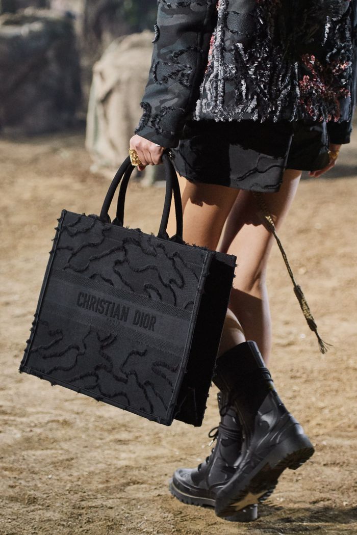 Модные сумки 2020 с цепью из коллекции Christian Dior