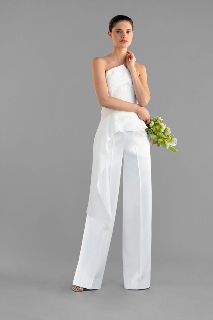 Тренд свадебной моды 2020 - оригинальные свадебные букеты. Коллекция Roland Mouret