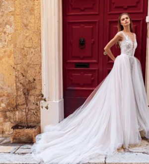 Свадебное платье с длинным шлейфом: за и против