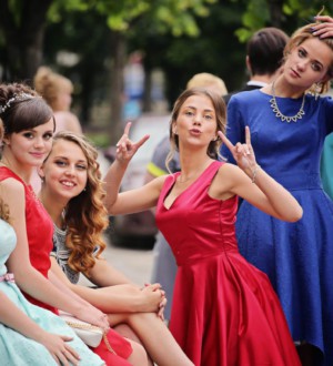 Платья на выпускной 2020 для 9 — 11 классов — рекомендации стилиста