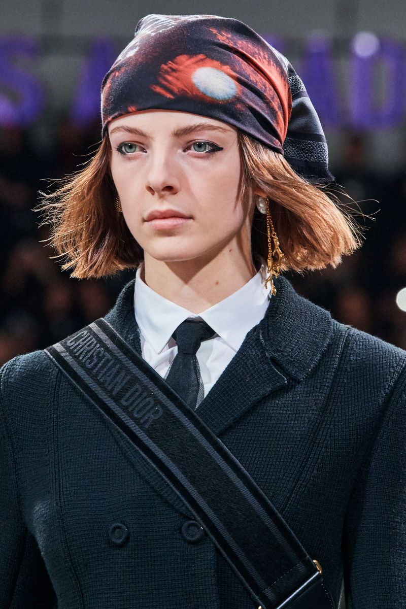 Модные женские головные уборы осень-зима 2020-2021 из коллекции Christian Dior