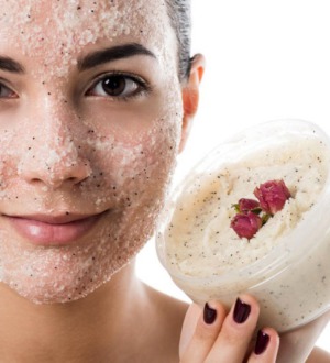 Как сделать крутой скраб для лица в домашних условиях: 5 простых рецептов