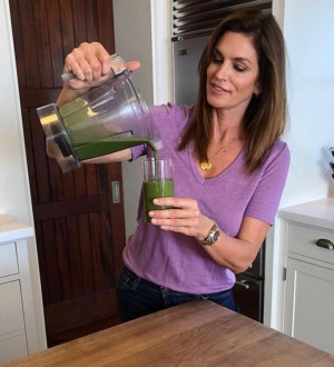 “В миксер все!” — звезды делятся рецептами смузи