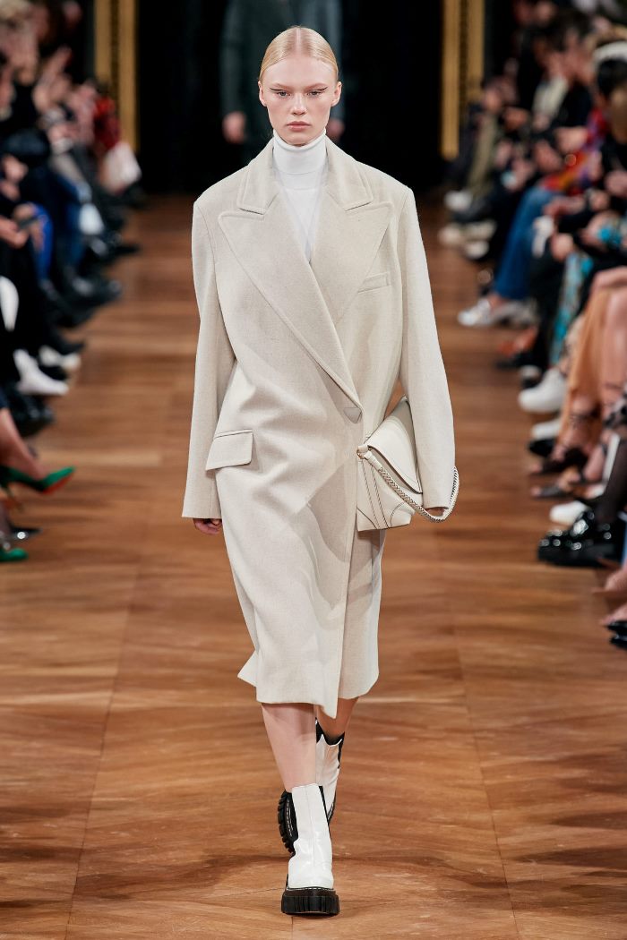 Тренд № 3 - пальто-пиджак в мужском стиле из коллекции осень-зима 2020-2021 Stella McCartney