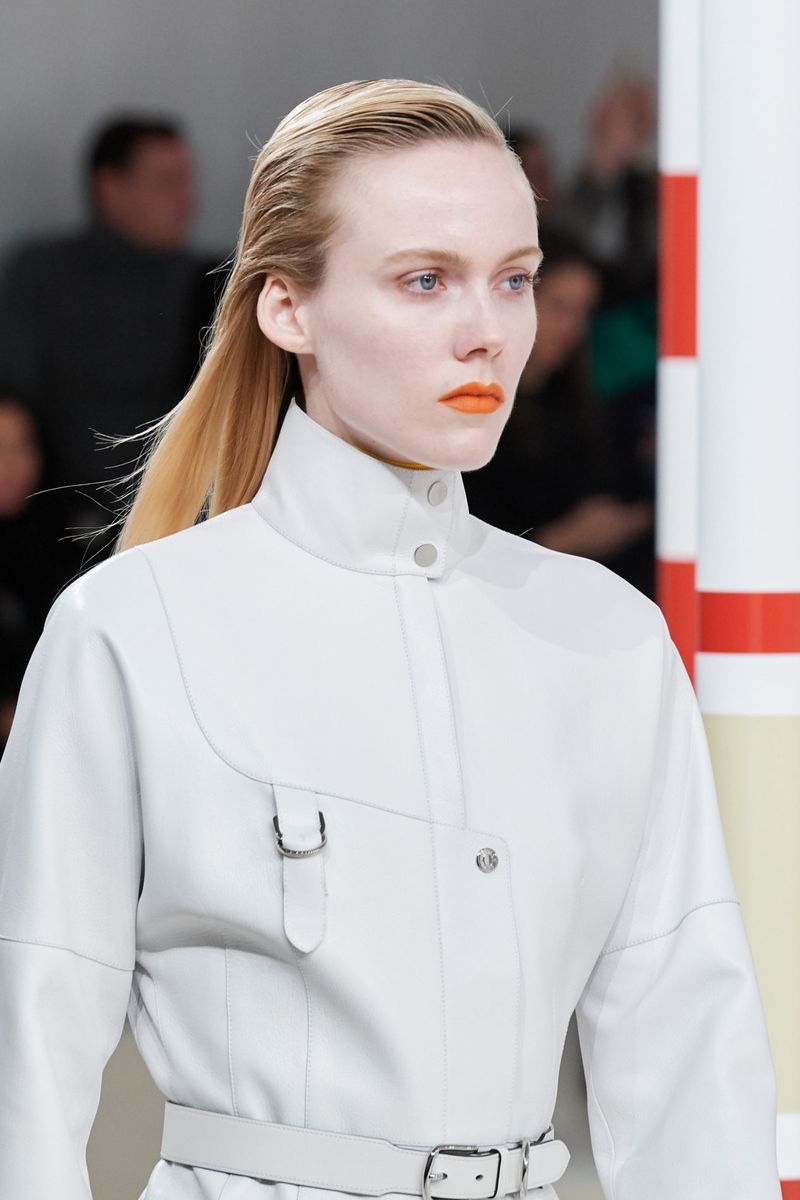 Модный макияж осень-зима 2020-2021. Образ модели на показе Hermès