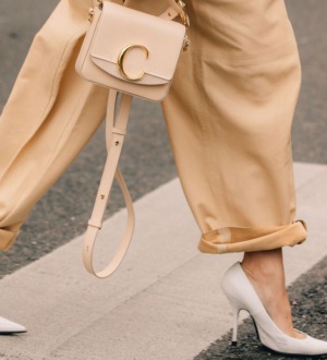 9 образов от стилиста: с чем носить бежевые брюки
