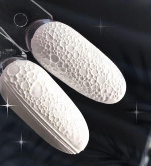 Как делать белый маникюр с эффектом пузырей?