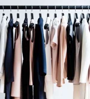 Готовый базовый гардероб на лето для женщины 30-35 лет: 14 предметов одежды