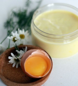 5 отличных масок с яйцом и медом: домашние рецепты
