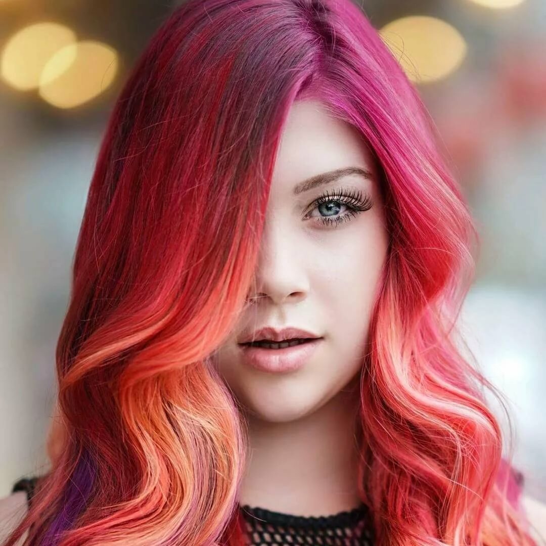 Розово-красные волосы