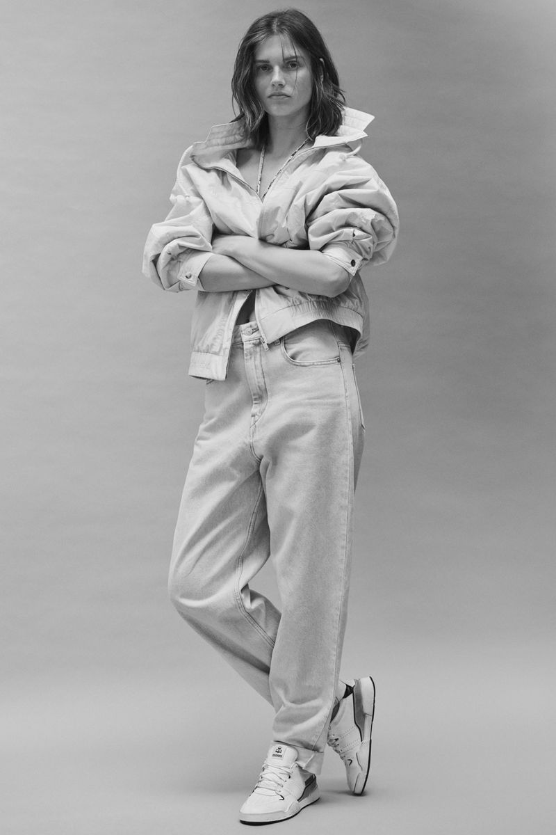 Модные прямые джинсы в мужском стиле весна-лето 2021 из коллекции Isabel Marant Etoile