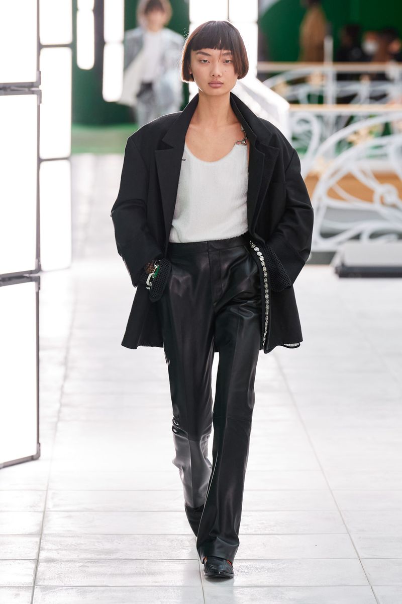 Модный пиджак из коллекции весна-лето 2021 Louis Vuitton